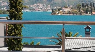 Leilighet i hus med privat strand, privat innkvartering i sted Krašići, Montenegro